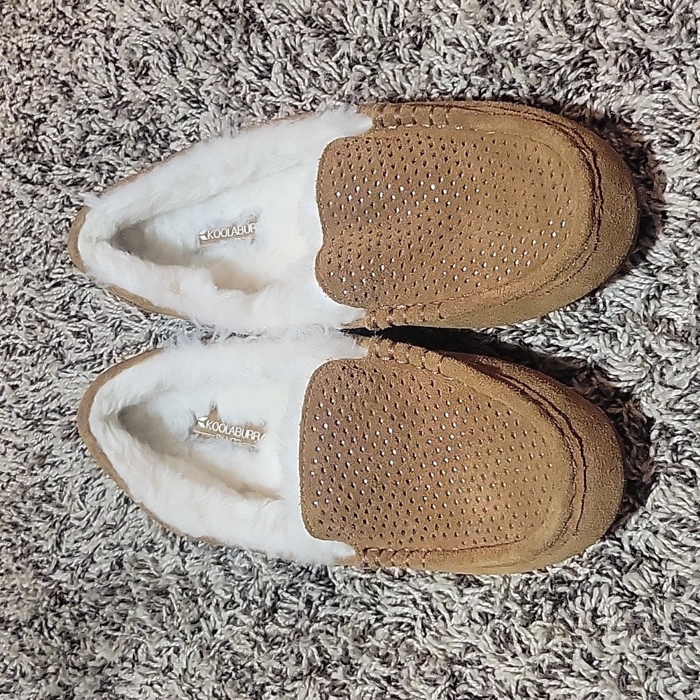NWOT Koolaburra Lezley Perforated Slippers